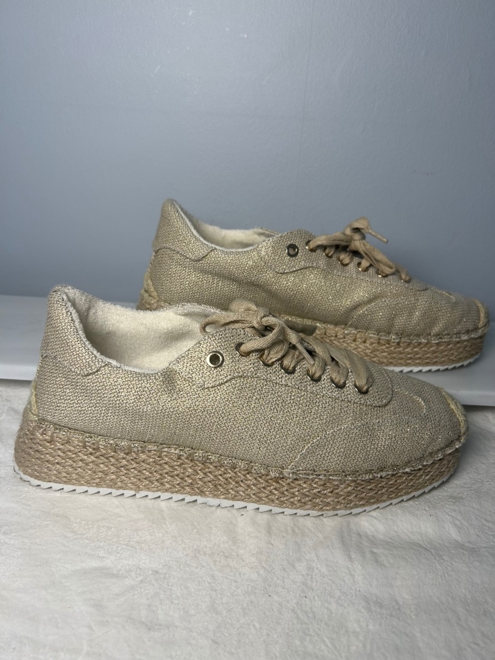 JLO Jennifer Lopez Lonlan Comfort Sneakers Women's Size 10M Tan/gold